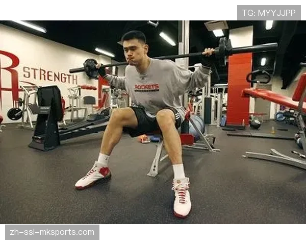 训练场观察:兰斯新帅上任后首次开放训练,强调防守纪律 训练场观察:兰斯新帅上任后首次开放训练,强调防守纪律